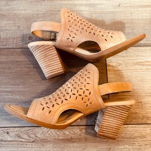 Born tan leather sandals size 8